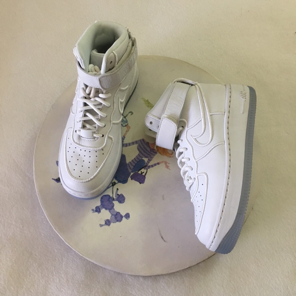 Nike Women’s AF1 Upstep HI SI Size 5.5